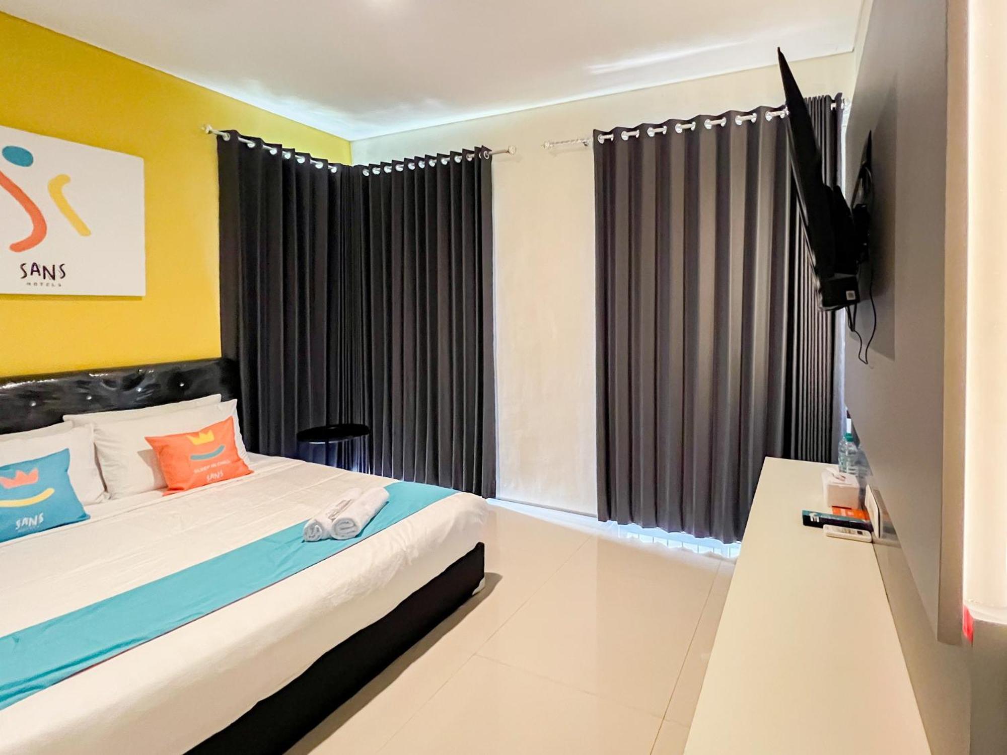 RedDoorz @ Bukit Palma Surabaya Hotel Bagian luar foto